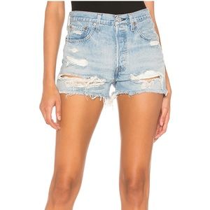 LEVI’S 501 High Rise Short in Fault Line